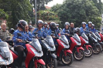 Walikota Bandar Lampung Serahkan 126  Unit Motor Untuk Operasional